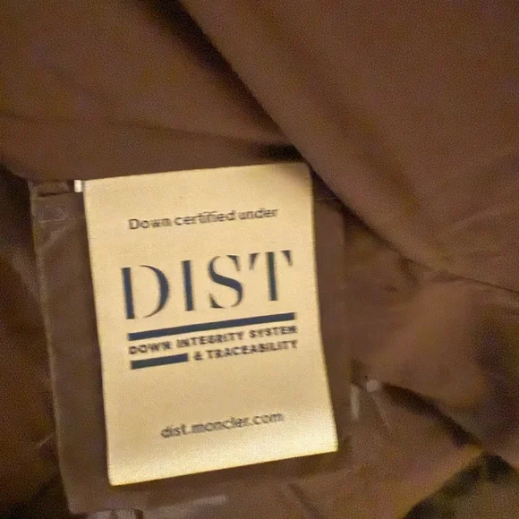 Silver grey Moncler puffer coat with velvet shoulders - Picture 5 of 8